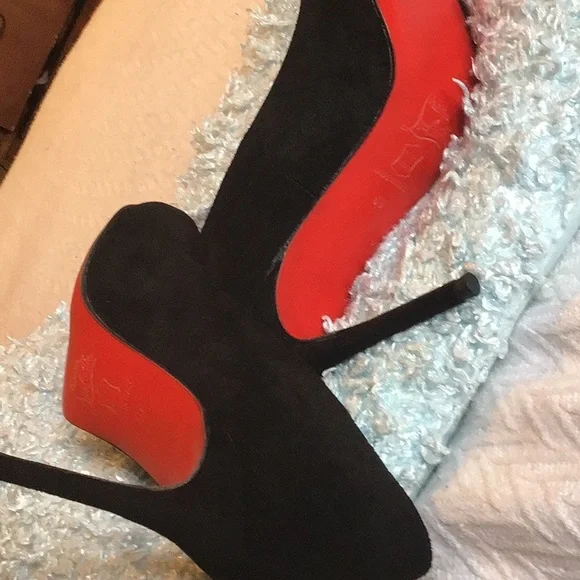 Cristian Louboutin - Picture 12 of 13